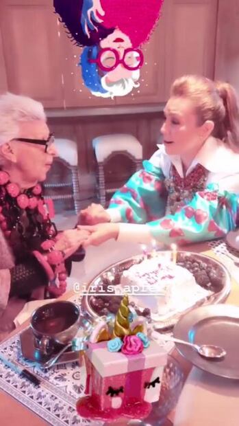 Thalía posa en Instagram con Iris Apfel y fanáticos se vuelven locos