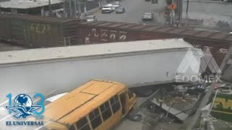 Ferrocarril golpea a tráiler y causa carambola en Ecatepec   