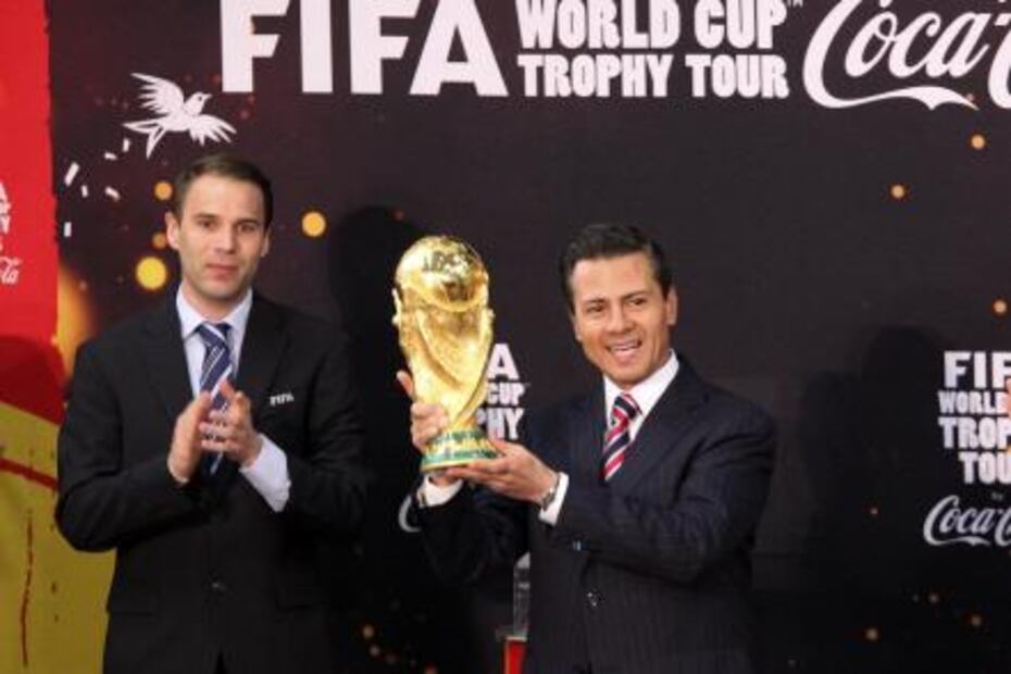 Presidentes mexicanos que han cargado la Copa del Mundo