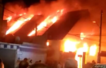 Incendio consume iglesia de Santa Maria Tulpetlac en Ecatepec: VIDEO