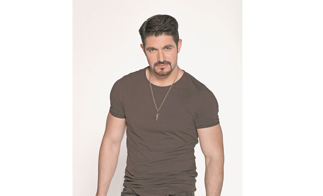 Pepe Gámez explica que en la nueva normalidad, su personaje no podía, por ejemplo, besar a su esposa. Foto: Telemundo