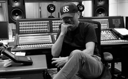 Haruki Murakami debuta como DJ y locutor de radio