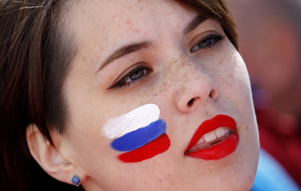 Bellezas francesas se dieron cita en Kazán para apoyar al representativo de su país. Foto: EFE