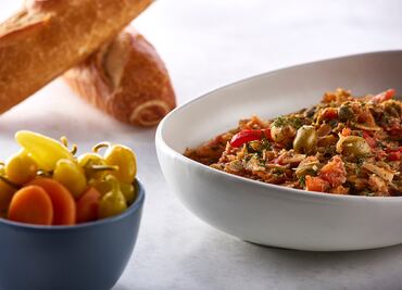 Prepara bacalao a la Vizcaína con la receta del chef Aquiles Chávez