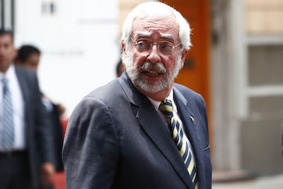 Graue se reúne con estudiante expulsado por error