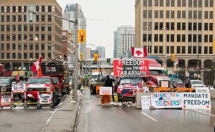 Juez ordena a camioneros antivacunas retirarse de principal paso entre Canadá y EU