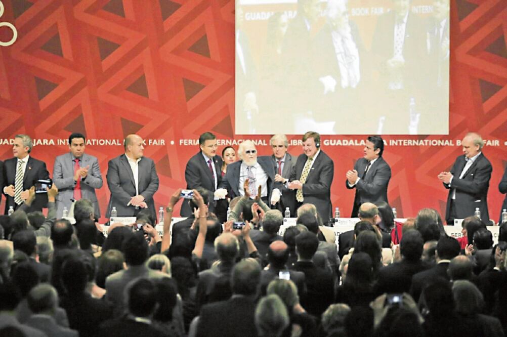 El Premio FIL de Literatura en Lenguas Romances 2015 marcó ayer el inicio de la 29 Feria Internacional del Libro de Guadalajara (FIL). ALEJANDRA LEYVA. EL UNIVERSAL