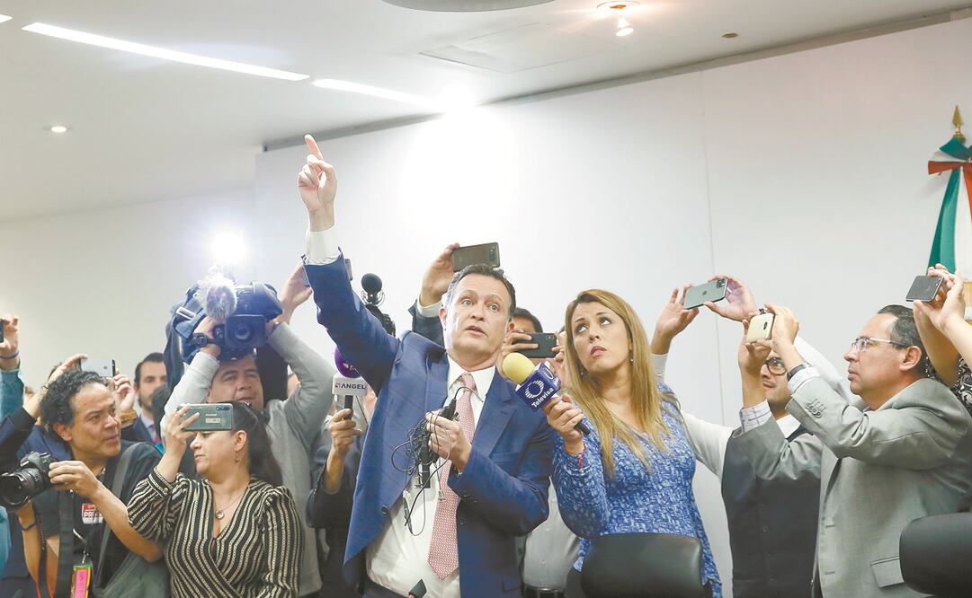 El coordinador del PAN en el Senado, Mauricio Kuri, dijo que se hallaron micrófonos en la parte de arriba del plafón de las oficinas del grupo parlamentario. Foto: ESPECIAL