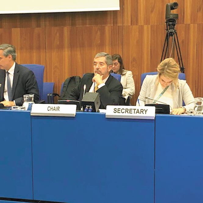 Juan Ramón de la Fuente (segundo de izq. a der.), representante permanente ante el Sistema de Naciones Unidas, dijo que la política de drogas en México debe priorizar la pacificación del país y restablecer el tejido social. ESPECIAL