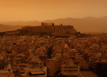 VIDEO: Atenas se tiñe de naranja por arena y polvo del Sáhara