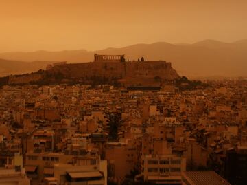 VIDEO: Atenas se tiñe de naranja por arena y polvo del Sáhara