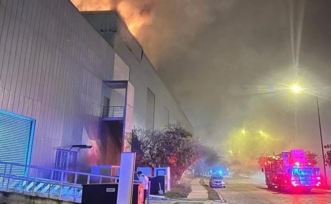 Se incendia Cinépolis en Plaza Altabrisa de Mérida. Foto: Especial