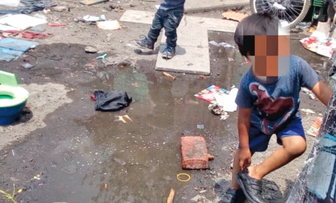 La vivienda donde encontraron a los pequeños estaba insalubre y debían hacer sus necesidades fisiológicas en una cubeta. Ahora están en el DIF. (ESPECIAL)