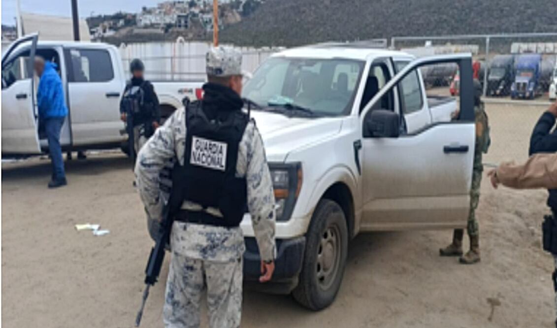 Fuerzas federales aseguraron un predio con cerca de 8 millones de litros de hidrocarburo, en el municipio de Ensenada, Baja California, informó la Secretaría de Seguridad y Protección Ciudadana. Foto: especial
