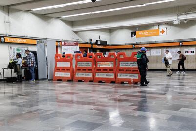 A casi dos meses del ataque en estación Tacubaya de Línea 7 del Metro, sigue activo operativo de seguridad; hay arco detector de metales