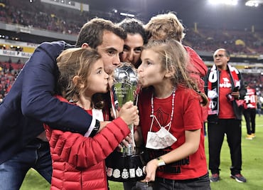 José Riestra tras el título del Atlas, “El gigante despertó”