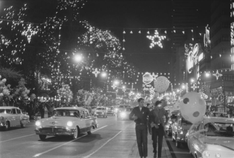 Diciembre, la época en que la Alameda se llenaba de tradicionales globeros