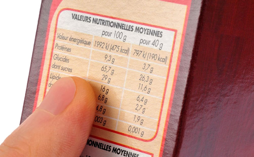 Revisar la porción, los nutrimentos y el %VNR es clave para interpretar mejor las etiquetas de los alimentos. Foto: Cortesía