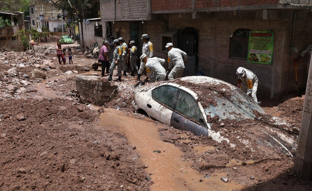 Tromba arrastra carros en la montaña de Guerrero. Fotos: Archivo EL UNIVERSAL