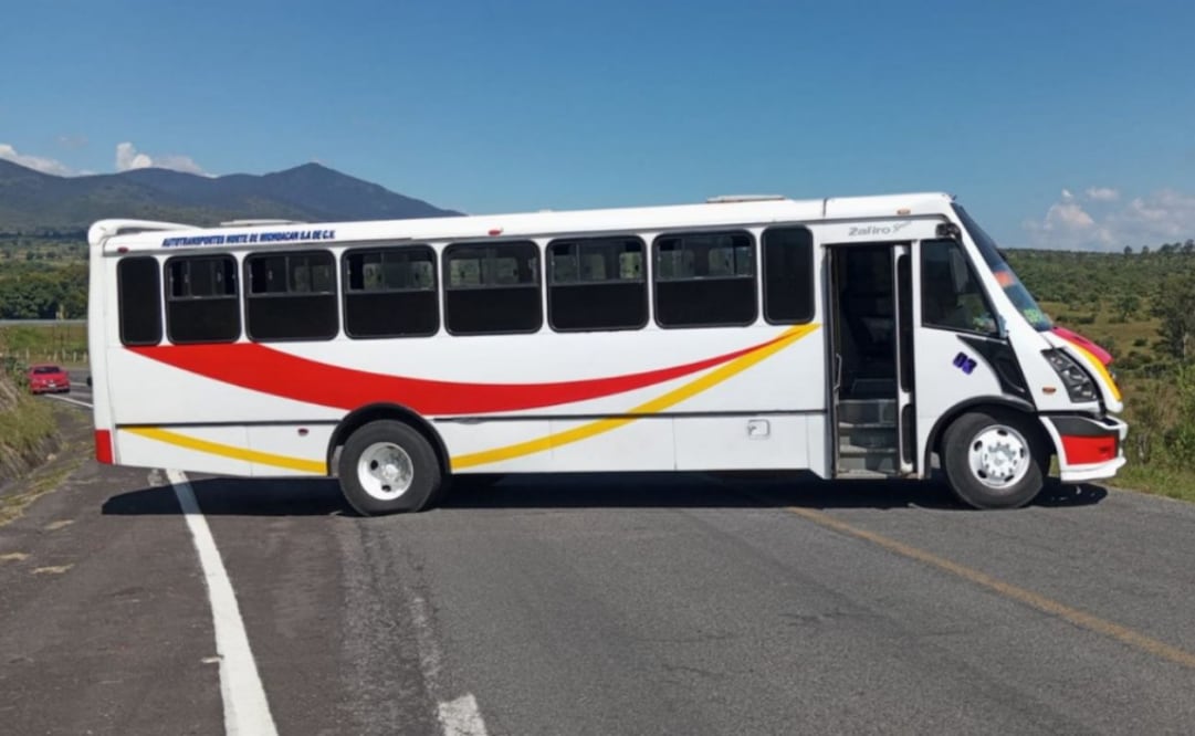Cártel Michoacán Nueva Generación provoca enfrentamientos, bloqueos carreteros y quema de vehículos en Michoacán (22/09/2025). Foto: Especial