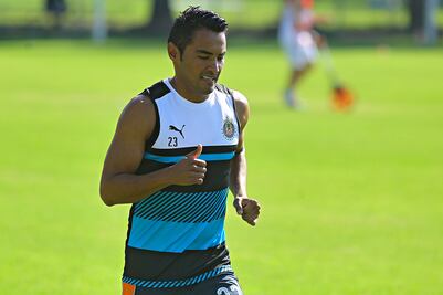 "Gallo" Vázquez realiza pruebas médicas con Chivas