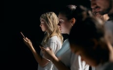 Estudio de la UNAM advierte a los padres; ¿cómo afecta el "scroll" infinito al cerebro y a la atención de los adolescentes?