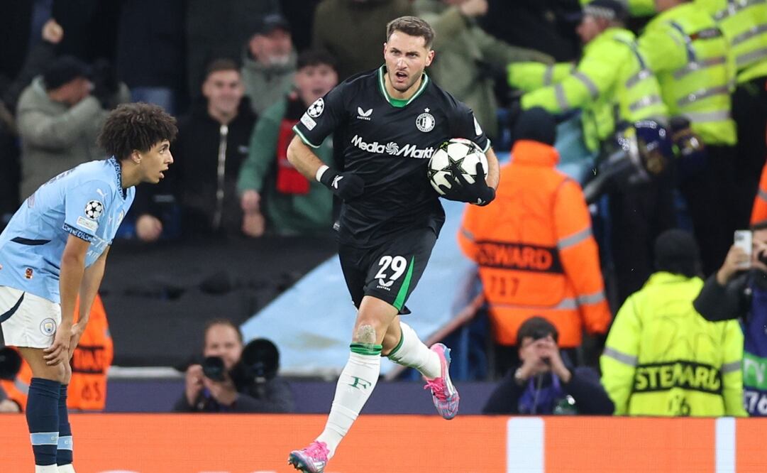 Santiago Giménez reaparece con el Feyenoord y marca en la Champions ante el Manchester City - Foto: EFE