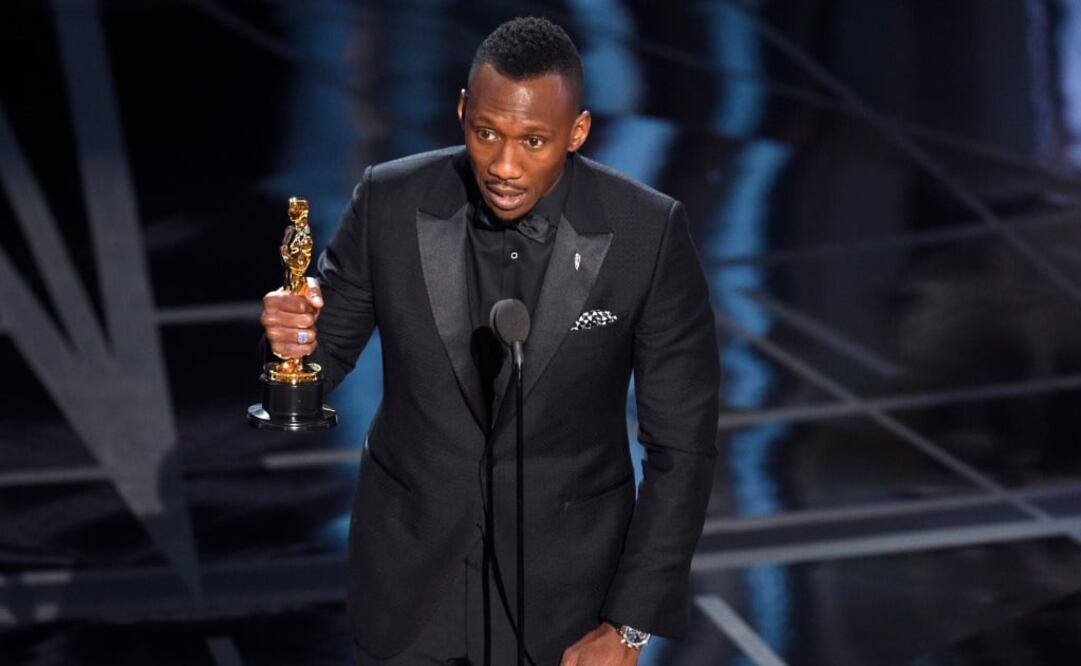 Mahershala Ali se llevó el primer premio de la noche, Mejor actor de reparto por "Moonlight"  FOTO:AP