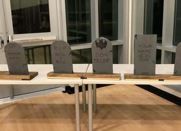 “Tumba de Trump” aparece en escuela de EU como broma de Halloween