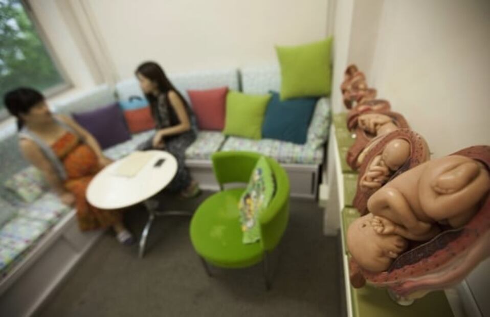 Miedo al coronavirus afecta a mujeres embarazadas en China 