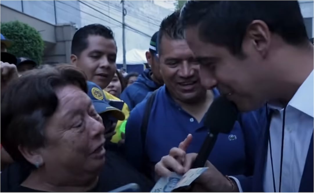 FOTO: ESPECIAL - Andrés Vaca regala dinero a fanáticos del América