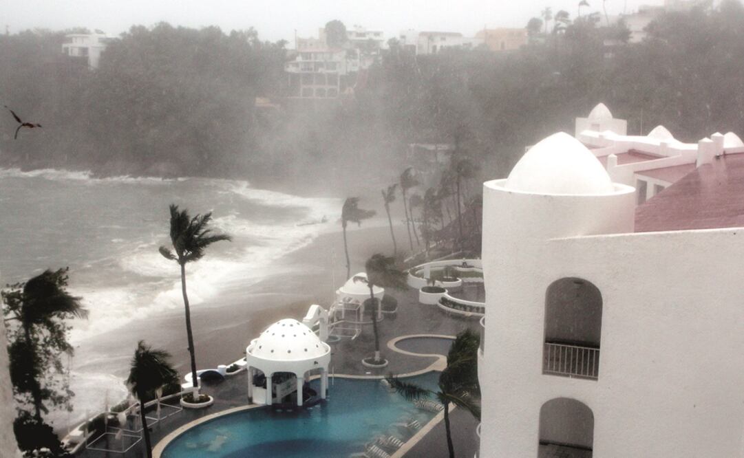 Manzanillo, afectado por el Huracán Patricia. (Ramón Romero/ EL UNIVERSAL)