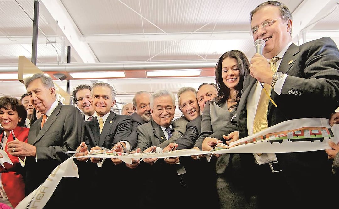 En la inauguración de la Línea Dorada del Metro estuvieron tres exjefes de Gobierno, Carlos Slim y otros políticos