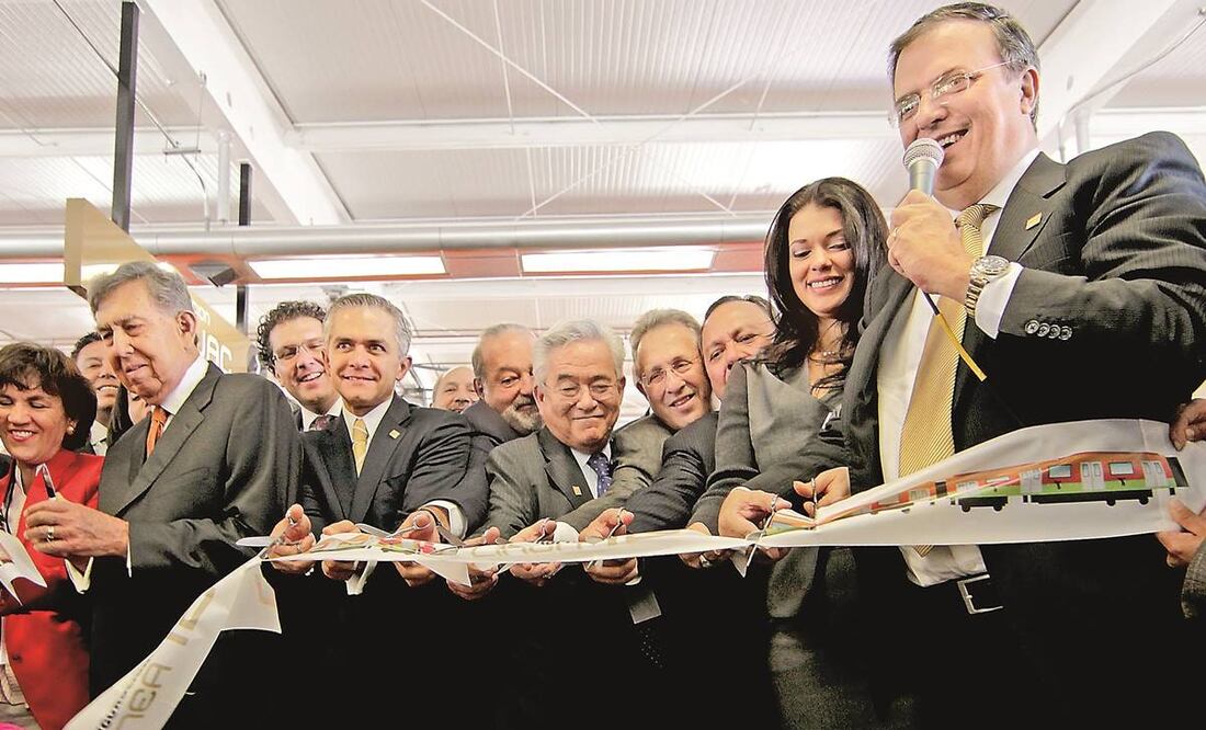 En la inauguración de la Línea Dorada del Metro estuvieron tres exjefes de Gobierno, Carlos Slim y otros políticos
