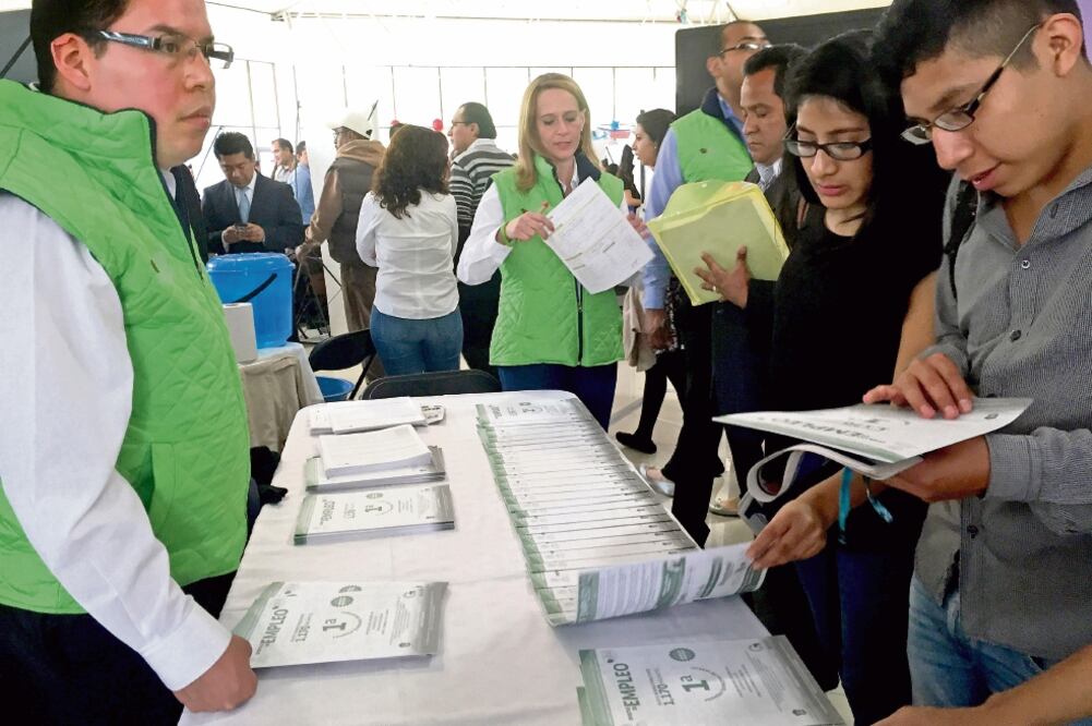 Buscan oportunidades. Desde finales de 2017, 2.4 millones de jóvenes están disponibles para trabajar: Inegi. Foto: ARCHIVO EL UNIVERSAL