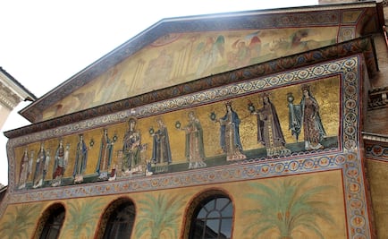 Restauran fachada de basílica romana