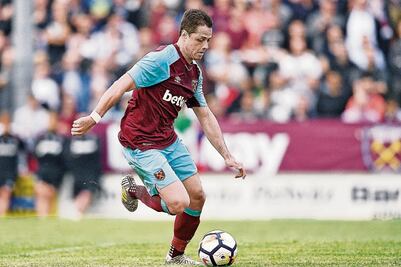 Chicharito, en pos de la  permanencia