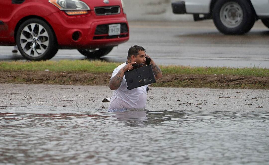 La intensa lluvia que se registró la víspera a lo largo de la frontera entre Texas y México disminuyó el viernes. (28/03/25) Foto: AP