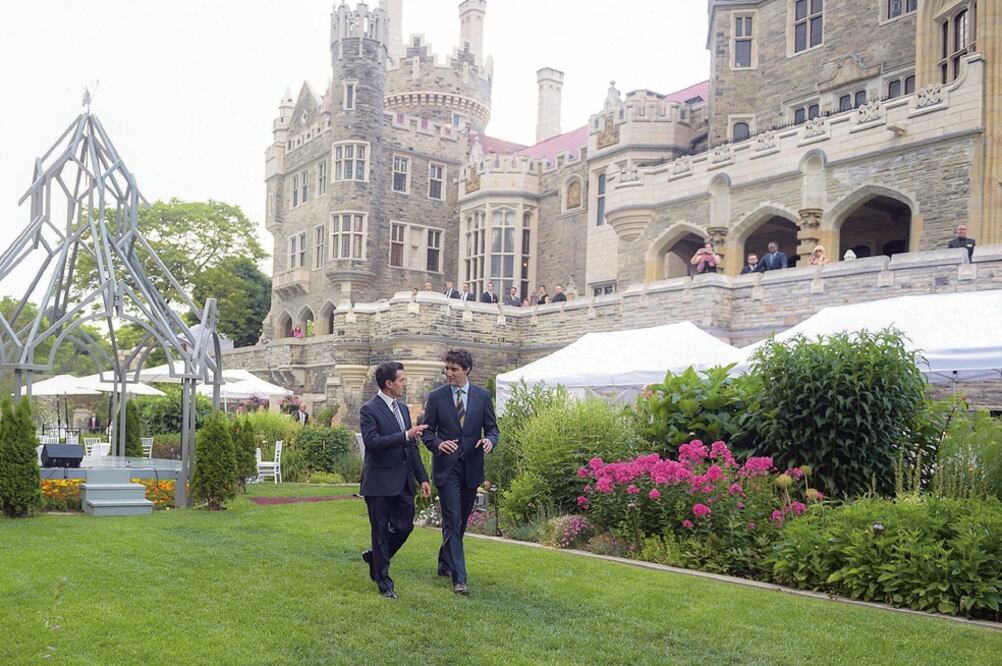 El presidente Enrique Peña Nieto fue recibido en Toronto por el primer ministro de Canadá, Justin Trudeau, quien le ofreció una cena en su honor (ESPECIAL)