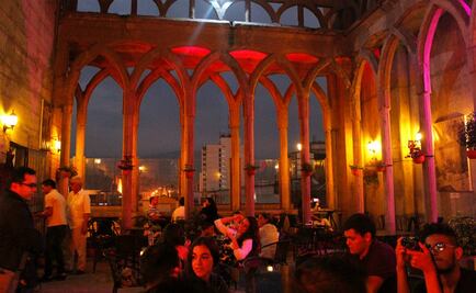 La iglesia que abrió una cafetería en su terraza