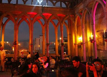 La iglesia que abrió una cafetería en su terraza