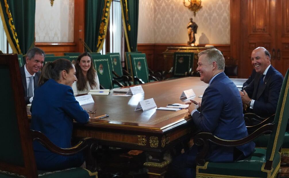 La presidenta Claudia Sheinbaum se reúne en Palacio Nacional con Scott Thomson, presidente y director ejecutivo de Scotiabank, este miércoles 22 de octubre de 2025. Foto: Presidencia
