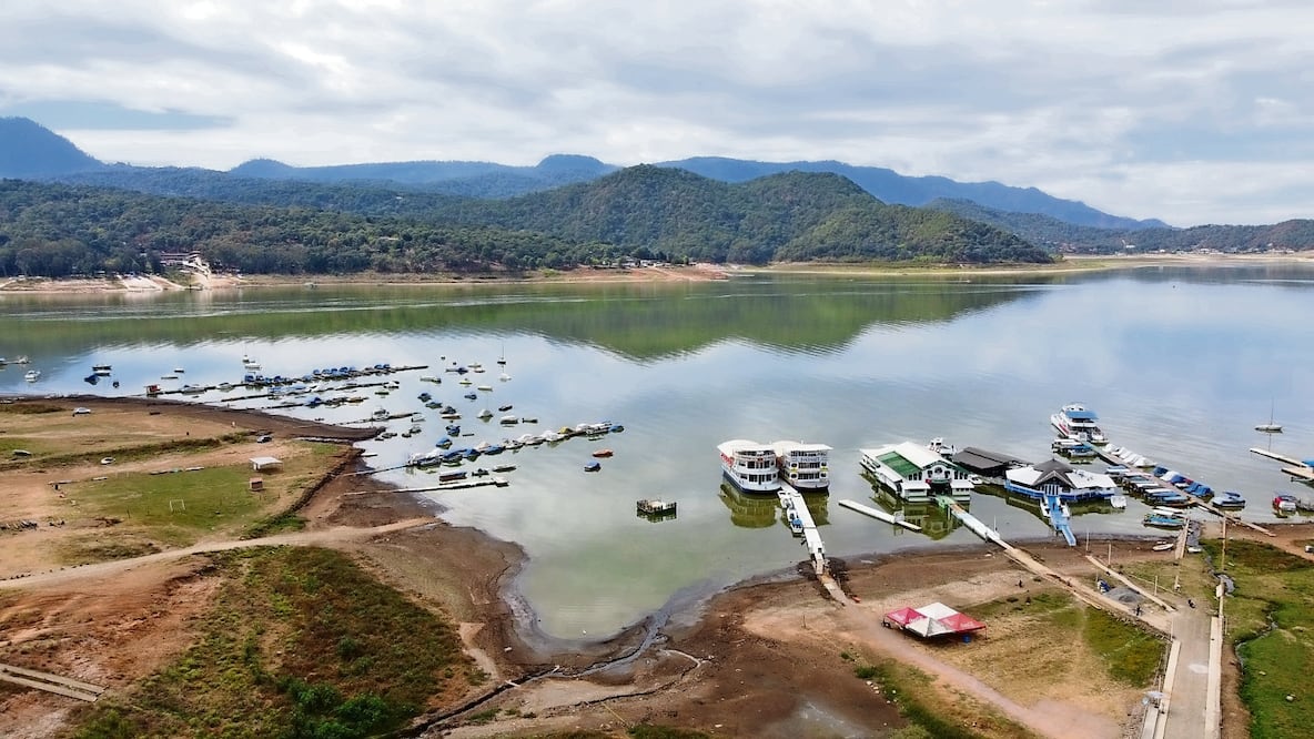 Durante este mes el nivel de almacena miento en la presa de Valle de Bravo se ha incrementado de 27% a 28.5%.  Foto: de Jorge Alvarado. El Universal