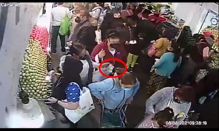 Video. Así roban las “farderas” en la Central de Abastos de Ecatepec