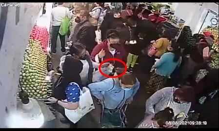 Video. Así roban las “farderas” en la Central de Abastos de Ecatepec