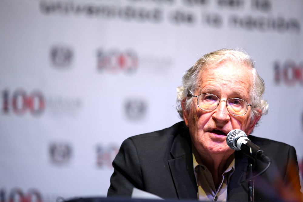 Chomsky teme que se desate una guerra nuclear durante mandato de Trump