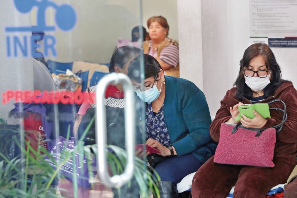 Datos del Sistema Único Automatizado para la Vigilancia Epidemiológica indican que en 2016 se registraron unos 900 mil casos de padecimientos relacionados con la contaminación ambiental. (ARIEL OJEDA)