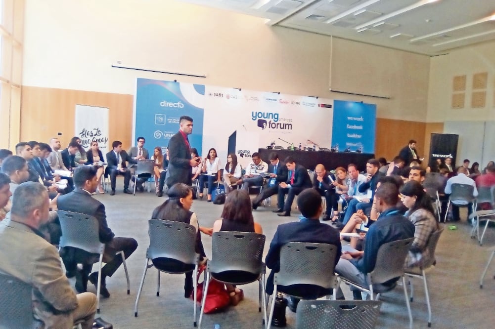 Jóvenes de América Latina y el Caribe debatieron ayer en Lima, en un foro previo a la Cumbre de las Américas que se inicia mañana en esa ciudad (JOSÉ MELÉNDEZ. EL UNIVERSAL)