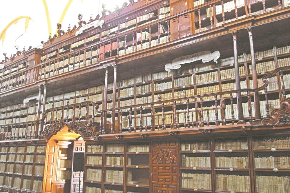 La Biblioteca Palafoxiana conserva los libros del obispo Palafox y Mendoza; este recinto es parte del programa Memoria del Mundo de la UNESCO, desde 2005. Fotos: ARCHIVO EL UNIVERSAL