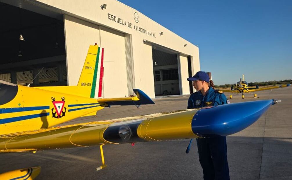La teniente Sánchez Martínez concluyó el curso “Calificación como Instructora de Avión” en las instalaciones de la Escuela de Aviación Naval con sede en La Paz, Baja California Sur. Foto: Especial
